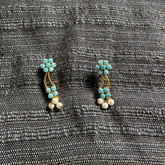 Jewelry - Turquoise and pearl gold earings